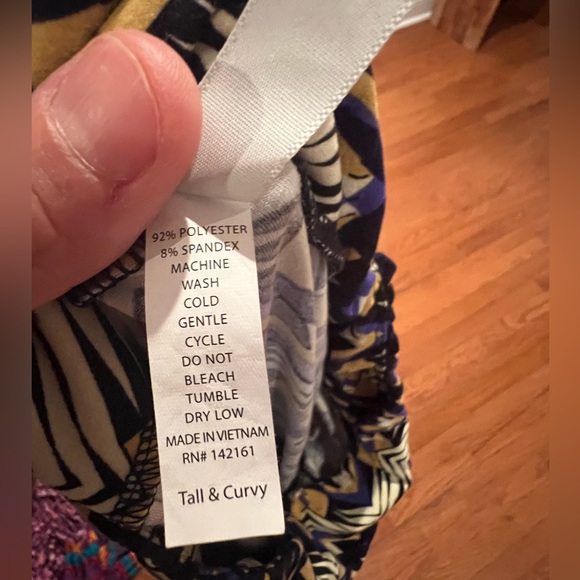 LulaRoe leggings Tall & Curvy new - Picture 4 of 5